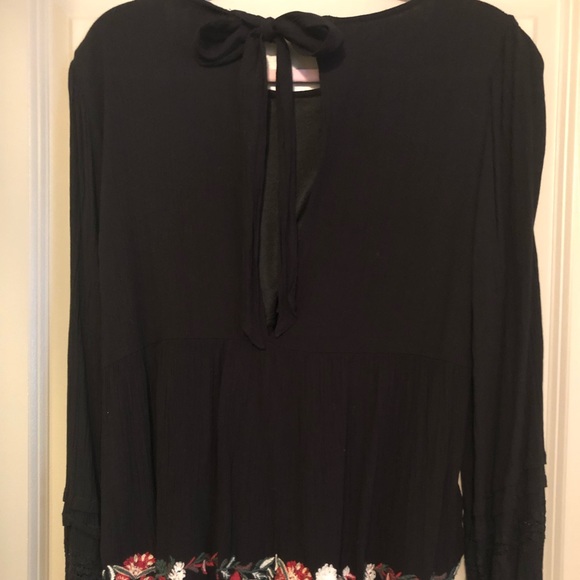 American Eagle Top - Size Medium - Picture 2 of 3